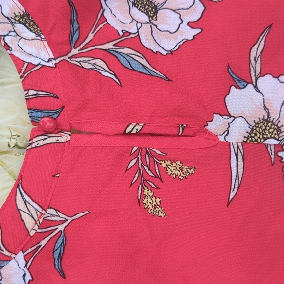 Urban Romantics Bright Red Floral Flowy Top Large - Picture 6 of 7